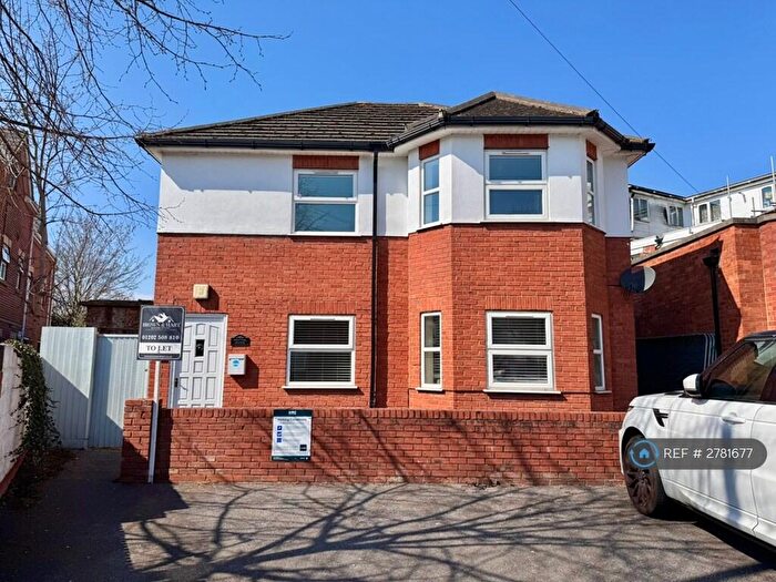 2 Bedroom Flat To Rent In Crabton Close Road, Bournemouth, BH5