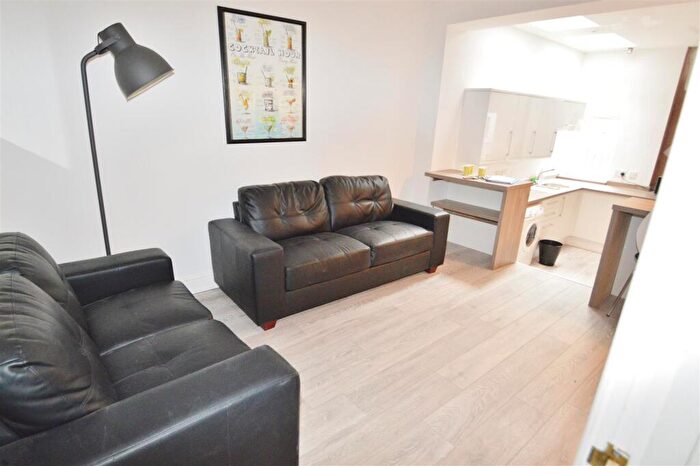 6 Bedroom House To Rent In Heeley Road, Birmingham, West Midlands, B29