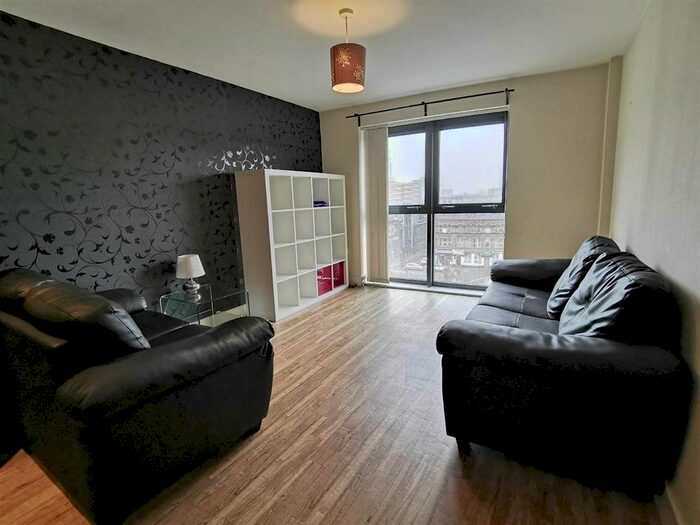 3 Bedroom Flat To Rent In Chapel Street, Salford, M3