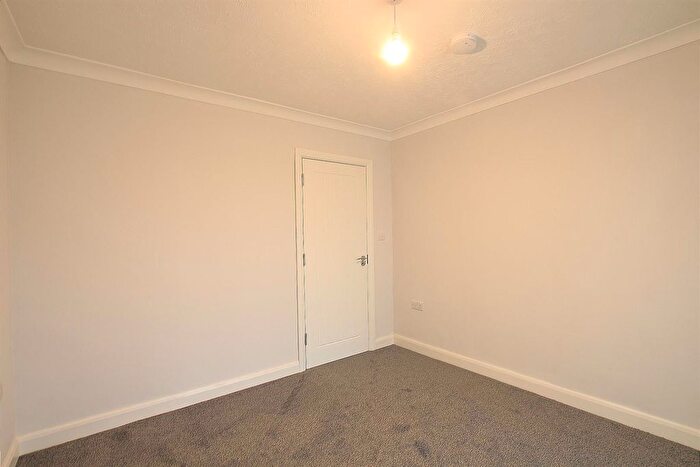 5 Bedroom Semi-Detached House To Rent In Oakfield Road, Ashford, TW15