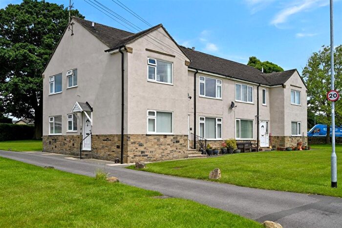 2 Bedroom Flat For Sale In Tranfield Close, Guiseley, Leeds, LS20