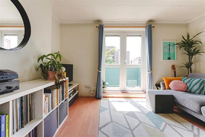 3 Bedroom Flat To Rent In Geffrye Estate, Islington, London, N1