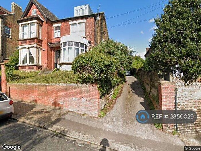 1 Bedroom Flat To Rent In Castle View Road, Strood, ME2