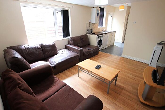 6 Bedroom Semi Detached House To Rent In Parrs Wood Road, Didsbury, Manchester, M20