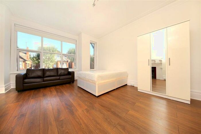 Studio To Rent In Princes Avenue, Muswell Hill, London N10