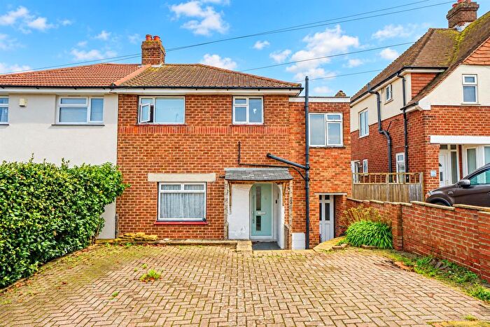 3 Bedroom Semi-detached House For Sale In Parker Road, Hastings, TN34
