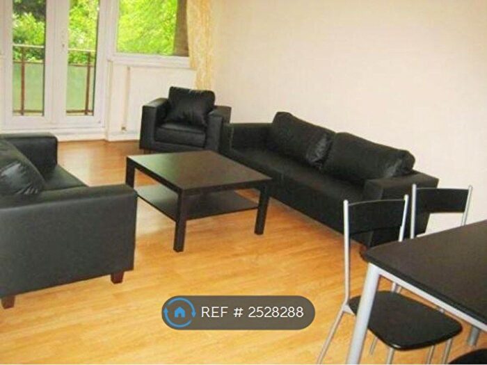 3 Bedroom Flat To Rent In St. Peters Court, London, SE4