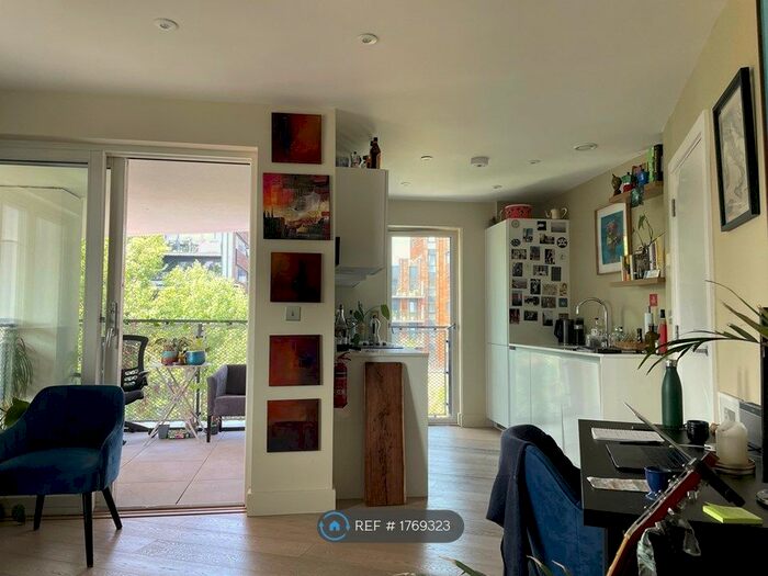 2 Bedroom Flat To Rent In The Cube, London, N1