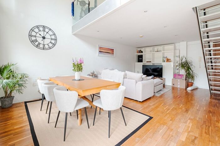 2 Bedroom Flat To Rent In Myddelton Passage, London, EC1R