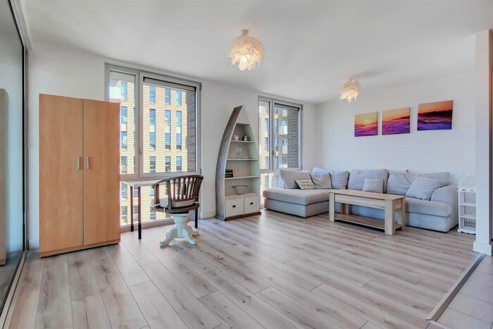 3 Bedroom Flat To Rent In Devons Road, London, E3