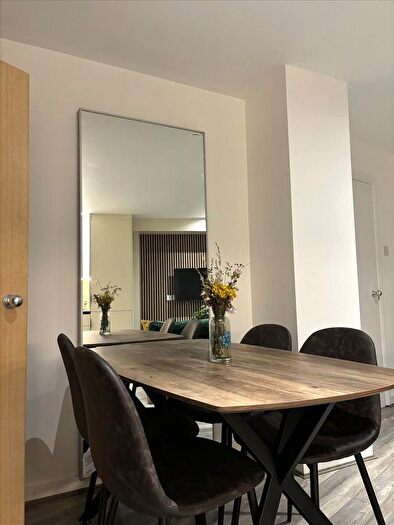 4 Bedroom Flat To Rent In Sidney Grove, Clerkenwell, London, EC1V