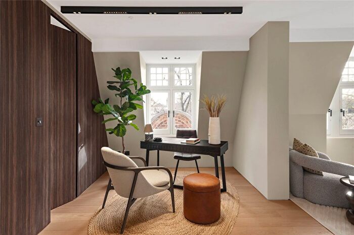 1 Bedroom Flat For Sale In Egerton Gardens, London, SW3