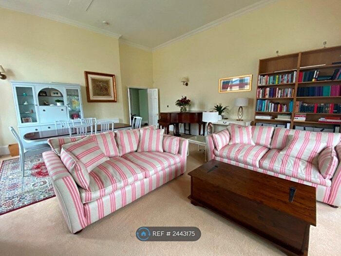 2 Bedroom Flat To Rent In Victoria Court, Redhill, RH1