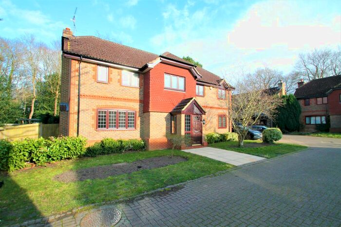 5 Bedroom Detached House To Rent In Briarwood, Finchampstead, Wokingham, RG40