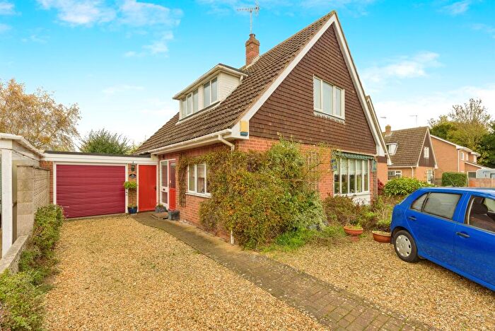 3 Bedroom Chalet For Sale In Stamford Close, Market Deeping, Peterborough, PE6