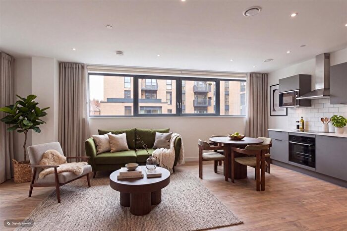 2 Bedroom Flat To Rent In Manser House, London, TW8