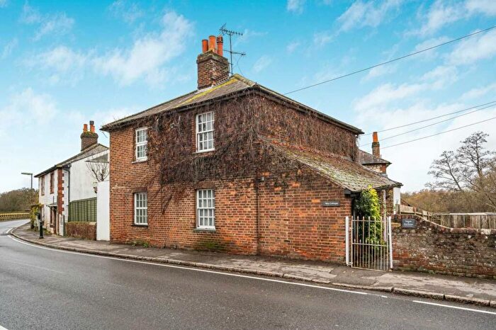 2 Bedroom Semi-Detached House For Sale In Broadford, Shalford, GU4