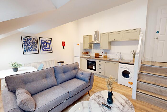 2 Bedroom Flat To Rent In Waverley Centre, - Portland Road, NG7