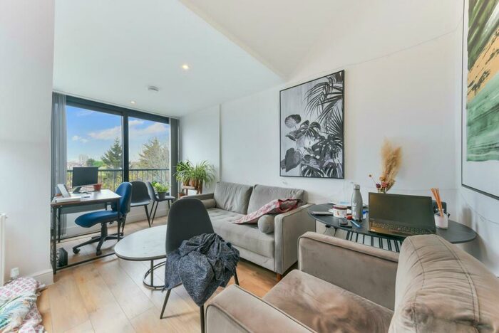 1 Bedroom Apartment To Rent In Hendon Way, Hendon, London, NW9