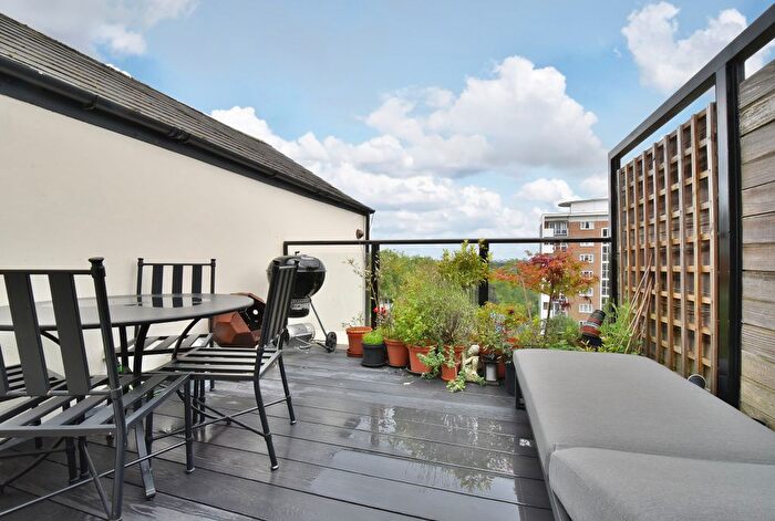 2 Bedroom Flat To Rent In Canonbie Road, London, SE23