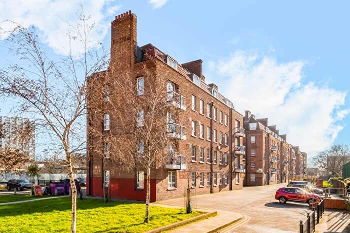 2 Bedroom Flat For Sale In Ring House, Sage Street, London, E1