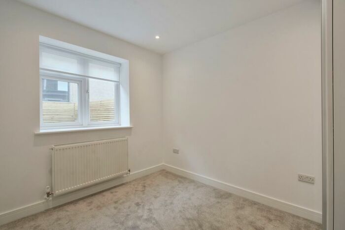 2 Bedroom Flat To Rent In Aldershot Road London, NW6