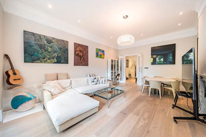 3 Bedroom Flat To Rent In Barkston Gardens, Earls Court, SW5