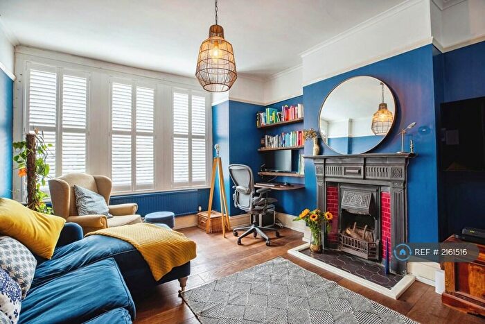 2 Bedroom Flat To Rent In Holdenby Road, London, SE4