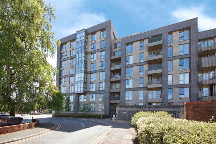 3 Bedroom Flat For Sale In West Street, Watford, WD17