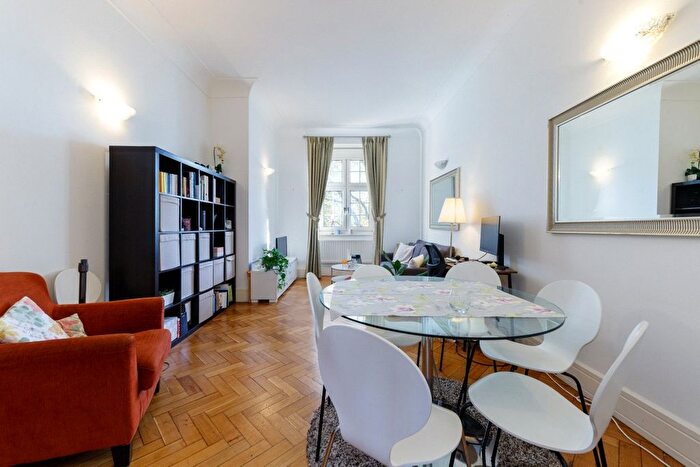 2 Bedroom Flat For Sale In Rosebery Avenue, London, EC1R