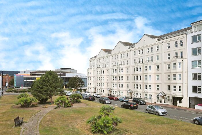 2 Bedroom Flat For Sale In Wilmington Square, Eastbourne, BN21