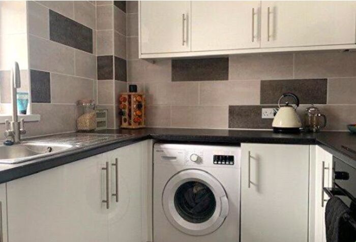 1 Bedroom Flat To Rent In Harton Street, London, SE8