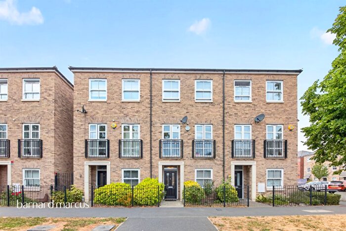3 Bedroom Terraced House For Sale In Lovegrove Way, London, N20