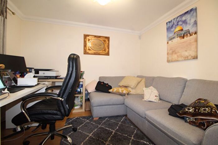 4 Bedroom Detached House For Sale In Morgan Close, Leagrave, Luton, LU4