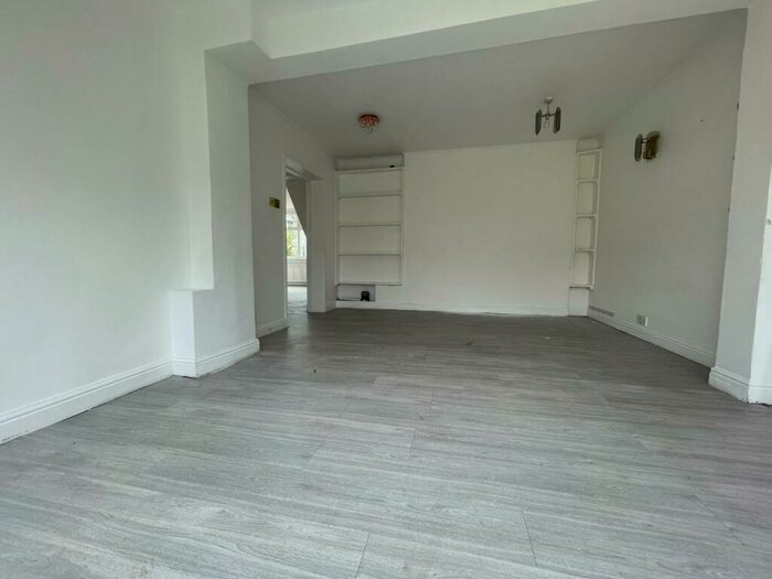 4 Bedroom Detached House To Rent In Woodlands Road, Edmonton, London, N9