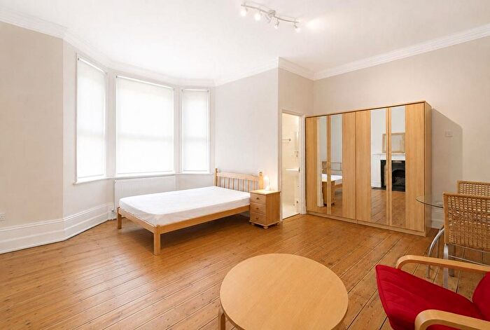 Studio To Rent In Upper Berkeley Street, Marylebone, London, W1H