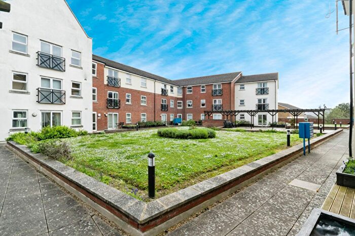 2 Bedroom Flat For Sale In Walsworth Road, Hitchin, Hertfordshire, SG4