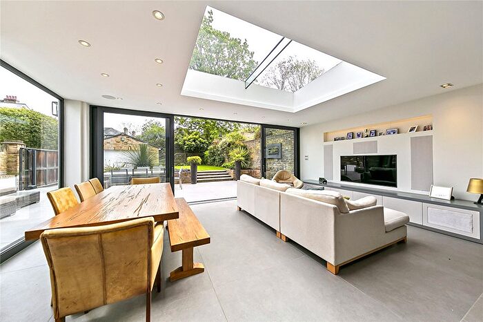 3 Bedroom Maisonette For Sale In Royston Road, Richmond, TW10