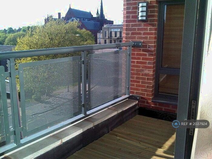 2 Bedroom Flat To Rent In Moss Street, Liverpool, L6