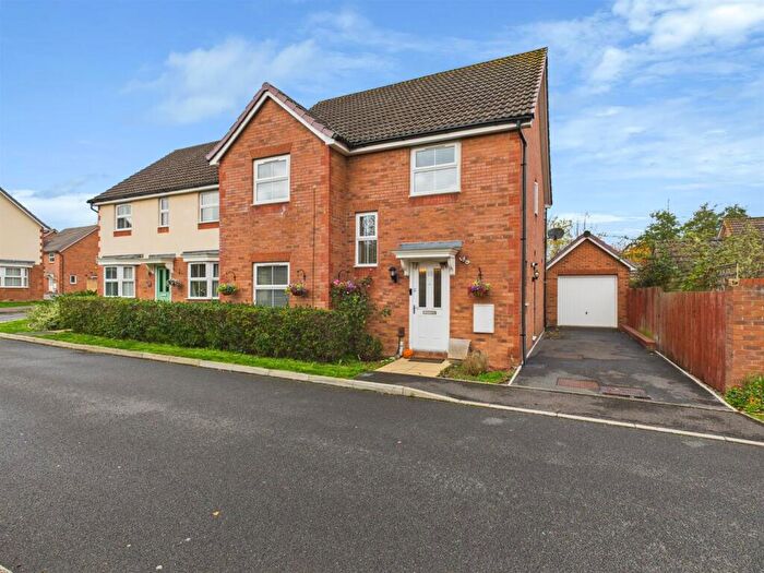4 Bedroom Detached House For Sale In Wiseman Close, Deerhurst, Aylesbury, HP21