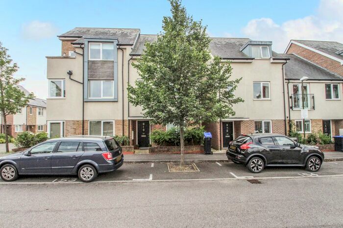 4 Bedroom Town House To Rent In Rainbow Square, Shoreham-By-Sea, BN43