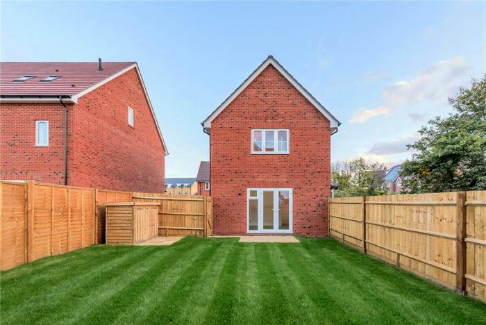 3 Bedroom Detached House To Rent In Kemp Close, Ash, Guildford, GU12