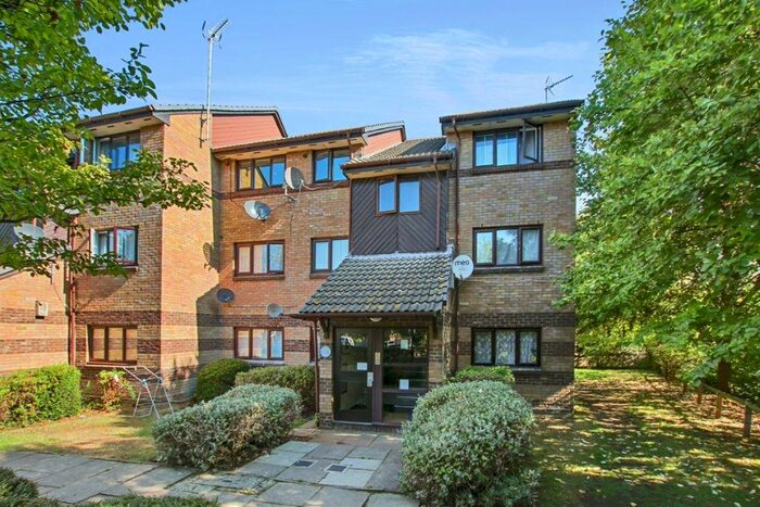 2 Bedroom Flat To Rent In Harp Island Close, London, NW10