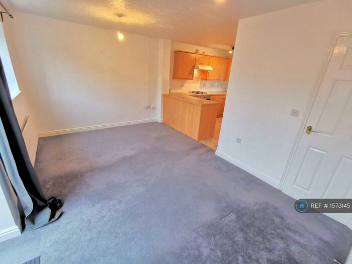 4 Bedroom Semi-Detached House To Rent In Jubilee Gardens, Birmingham, B23