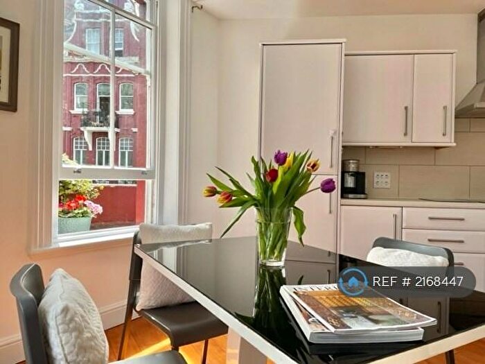 2 Bedroom Flat To Rent In Oxford & Cambridge Mansions, London, NW1