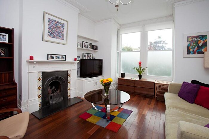 1 Bedroom Apartment To Rent In Riversdale Road, Highbury, London, N5