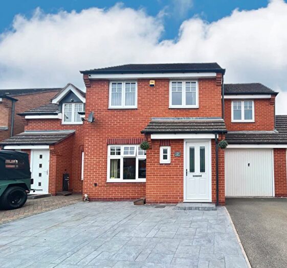 4 Bedroom Semi-Detached House For Sale In Crew Drive, Tipton, DY4