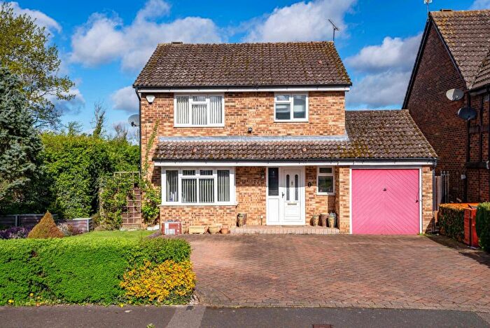 3 Bedroom Detached House For Sale In Prebendal Drive, Slip End, Luton, Bedfordshire, LU1