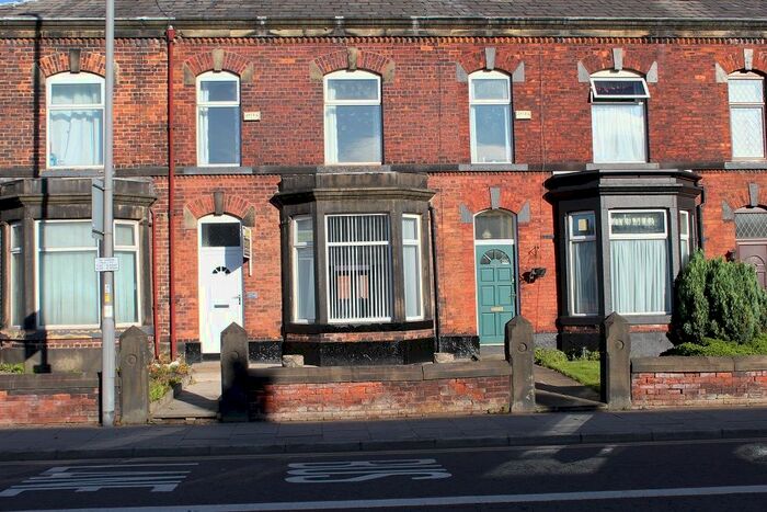 3 Bedroom Terraced House To Rent In Bolton Road, Bury, BL8