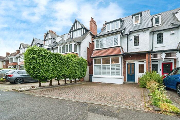 4 Bedroom Semi-Detached House To Rent In Maney Hill Road, Sutton Coldfield, B72